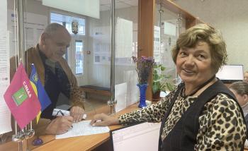 Фахівці Смілянського відділу роз’яснюють переваги застосунку «Моя податкова» 