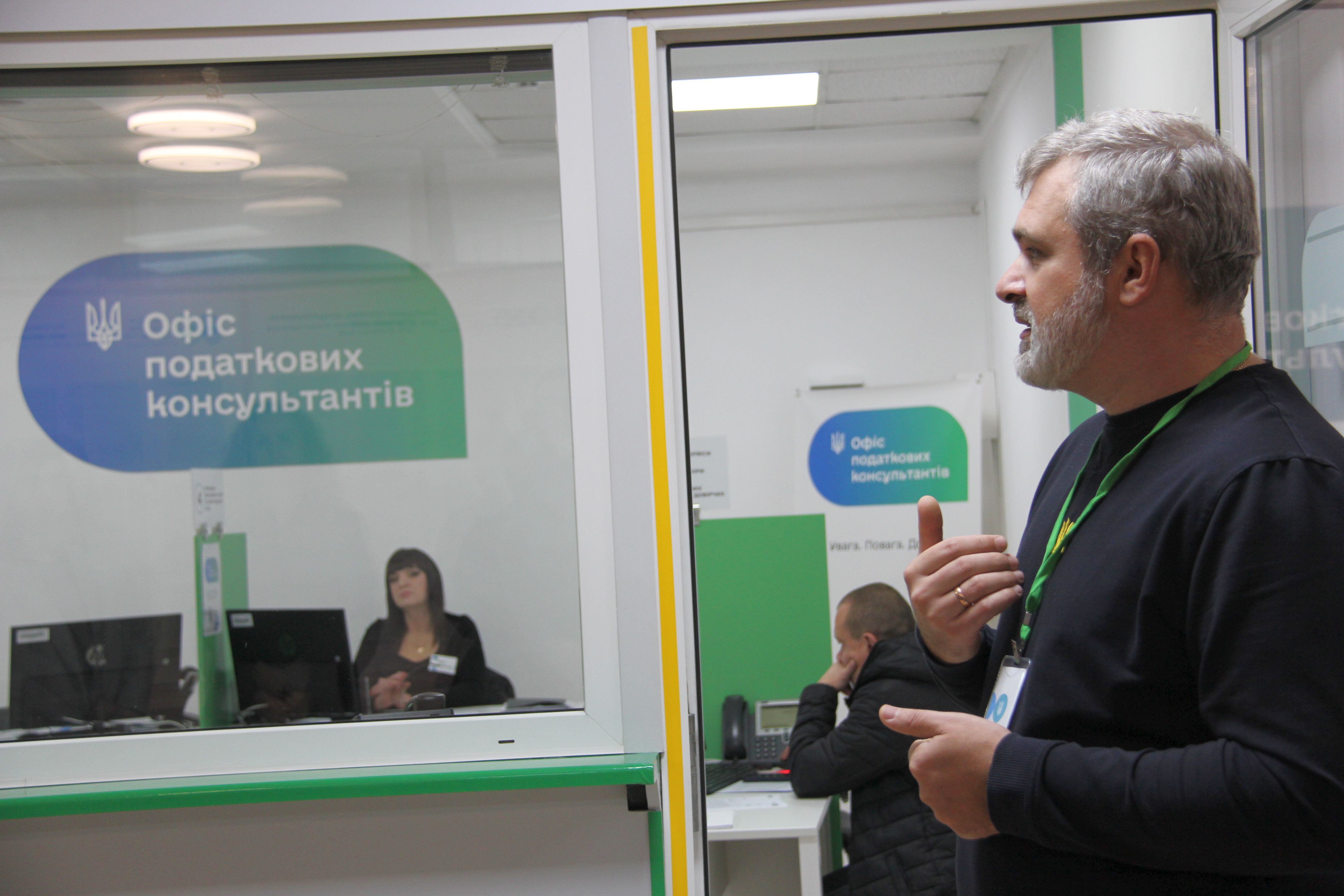 Екскурсія у світ податків: студенти ЧНУ ім. Б. Хмельницького та ЧДТУ з візитом в обласній податковій. Фото № 17/16