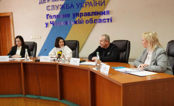 Команда ДПС та бізнес Черкащини обговорили дроблення бізнесу, ПДВ та ризикові операції