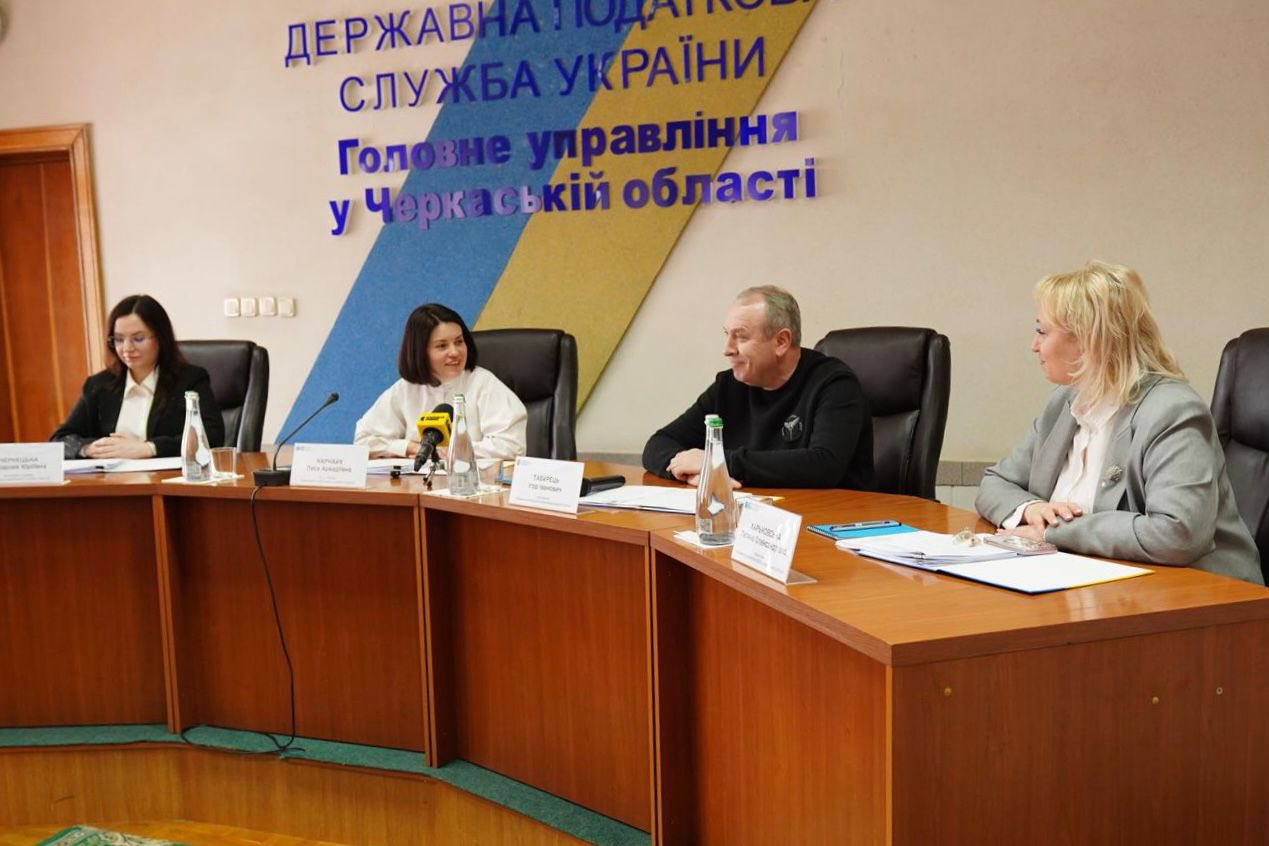 Команда ДПС та бізнес Черкащини обговорили дроблення бізнесу, ПДВ та ризикові операції. Фото № 2/1