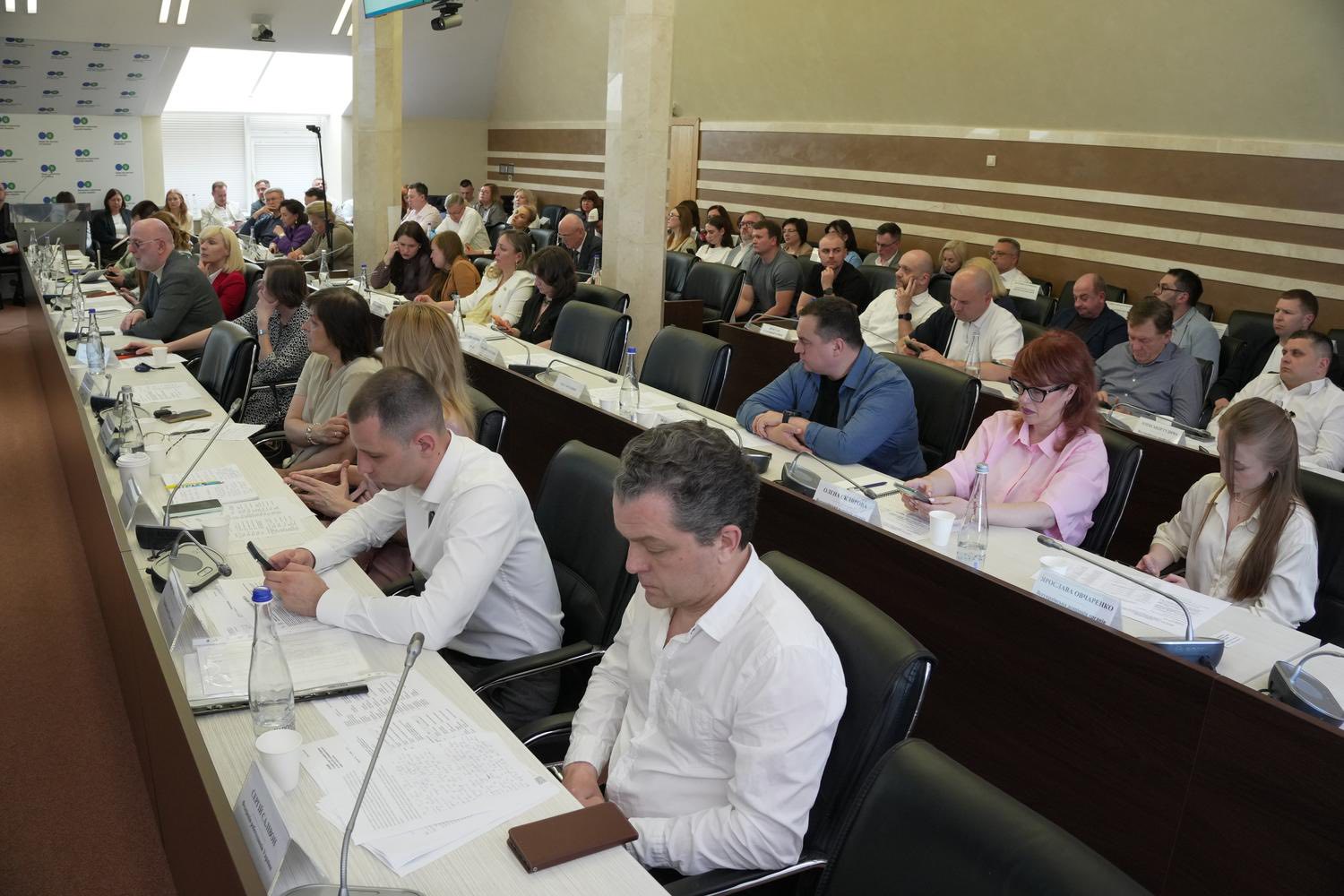 Податкові надходження, цифровізація та податкова медіація: ключові теми зустрічі Лесі Карнаух та бізнес-спільноти. Фото № 15/14