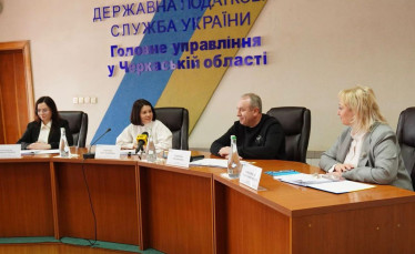 Команда ДПС та бізнес Черкащини обговорили дроблення бізнесу, ПДВ та ризикові операції